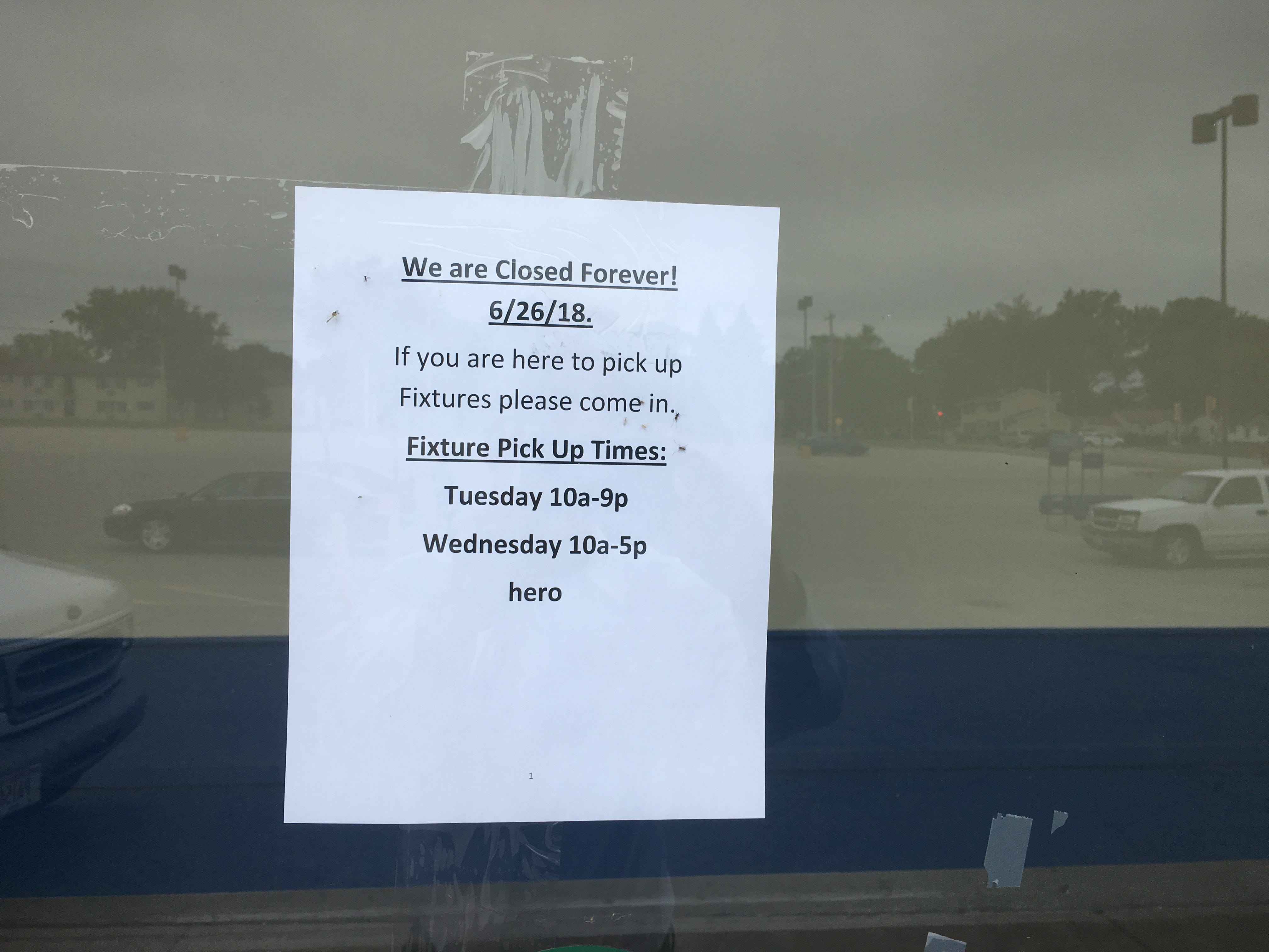 toys r us closed sign